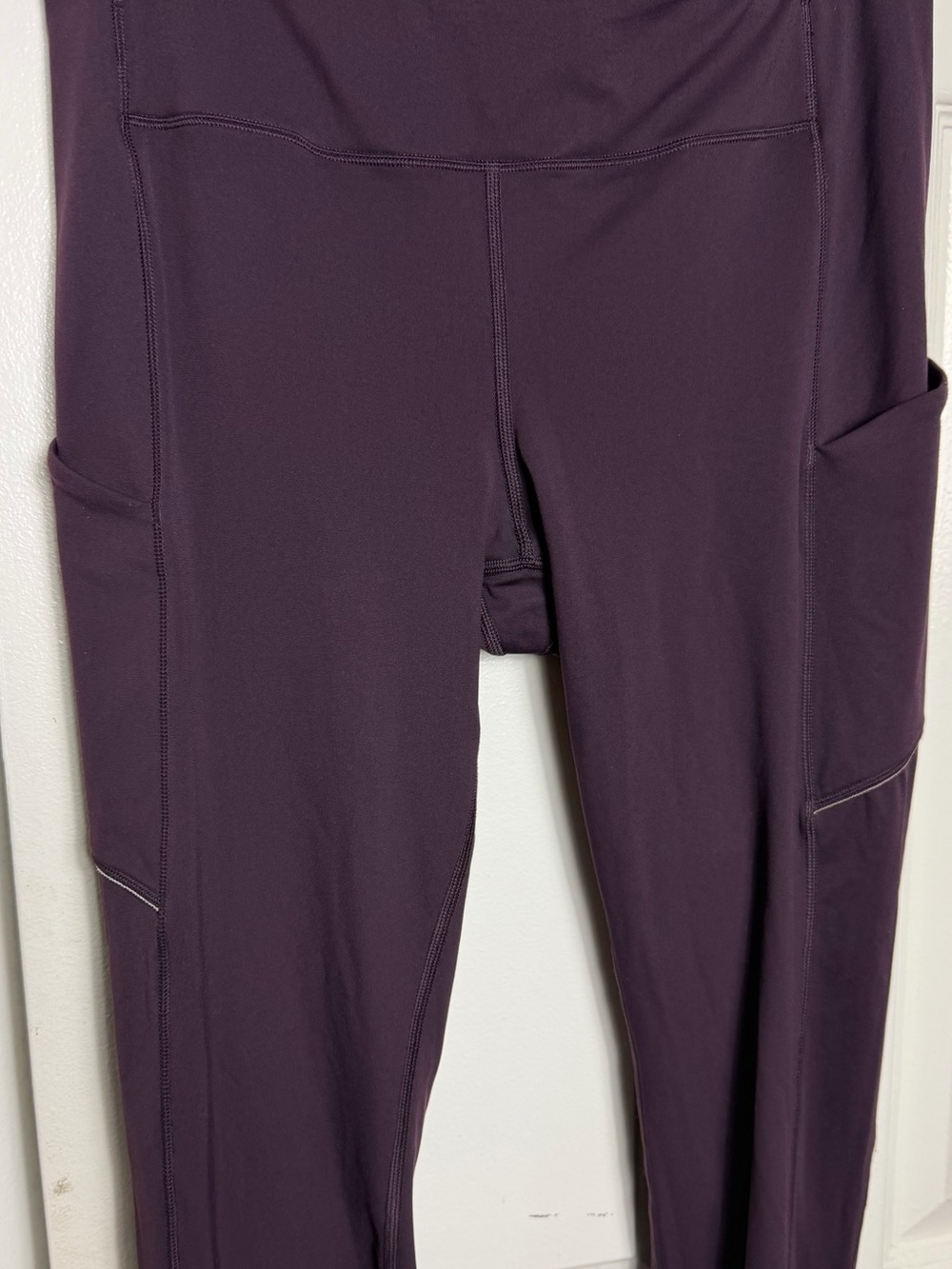 Lululemon Speed-Up Tight Luxtreme 28’ Black Cherry - Picture 5 of 7